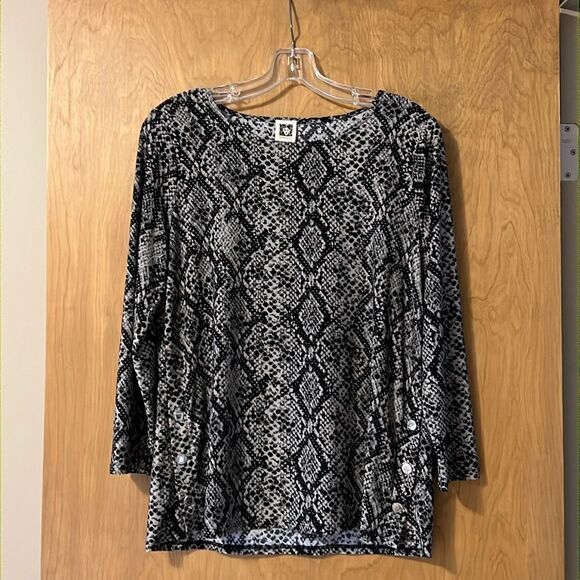 Anne Klein Tops - Anne Klein Blouse